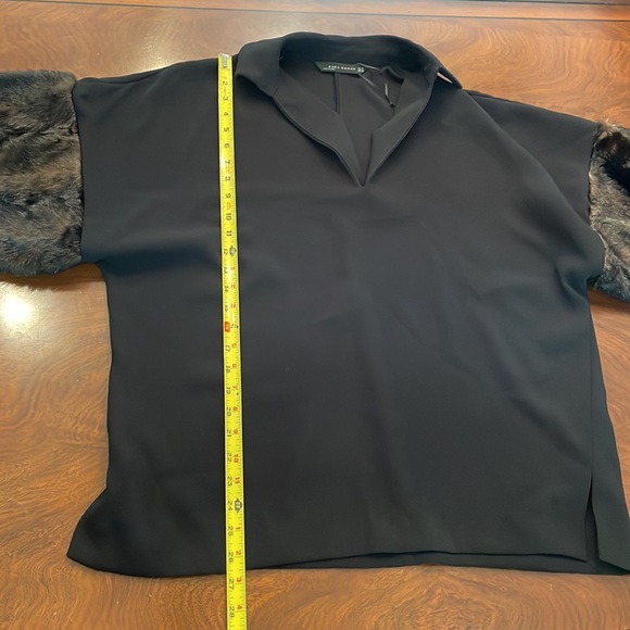 Zara oversized v-neck blouse with faux fur cuffs. Black size Small - Picture 6 of 9